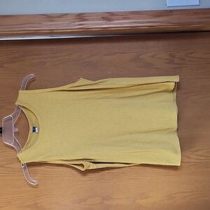 Mustard old Navy tank